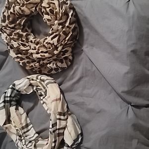 Bundle 2 infinity scarves